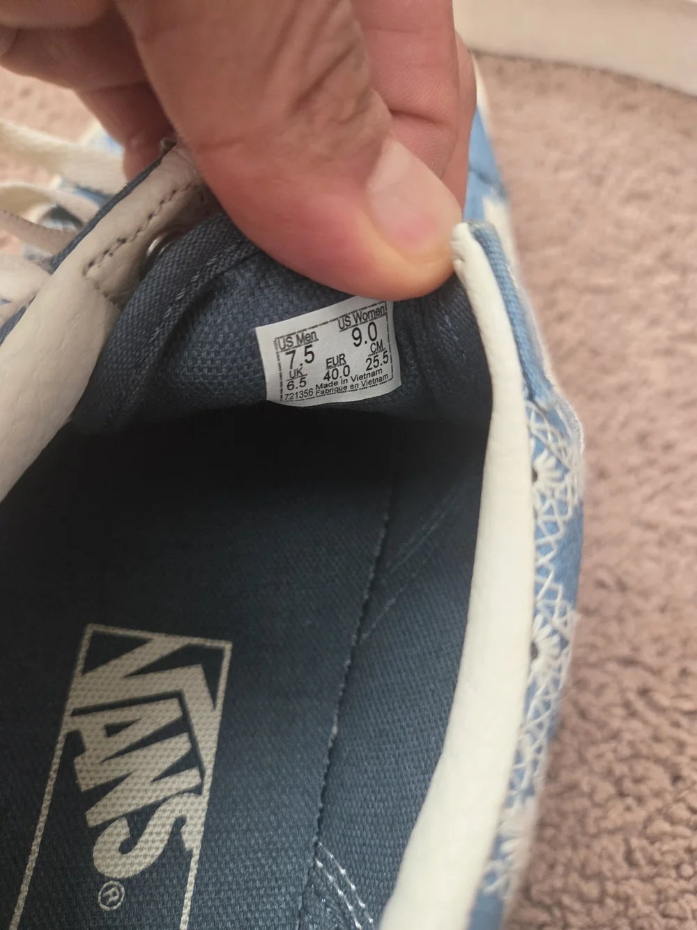 Vans Women's Blue Lace-Pattern Low Top Sneakers